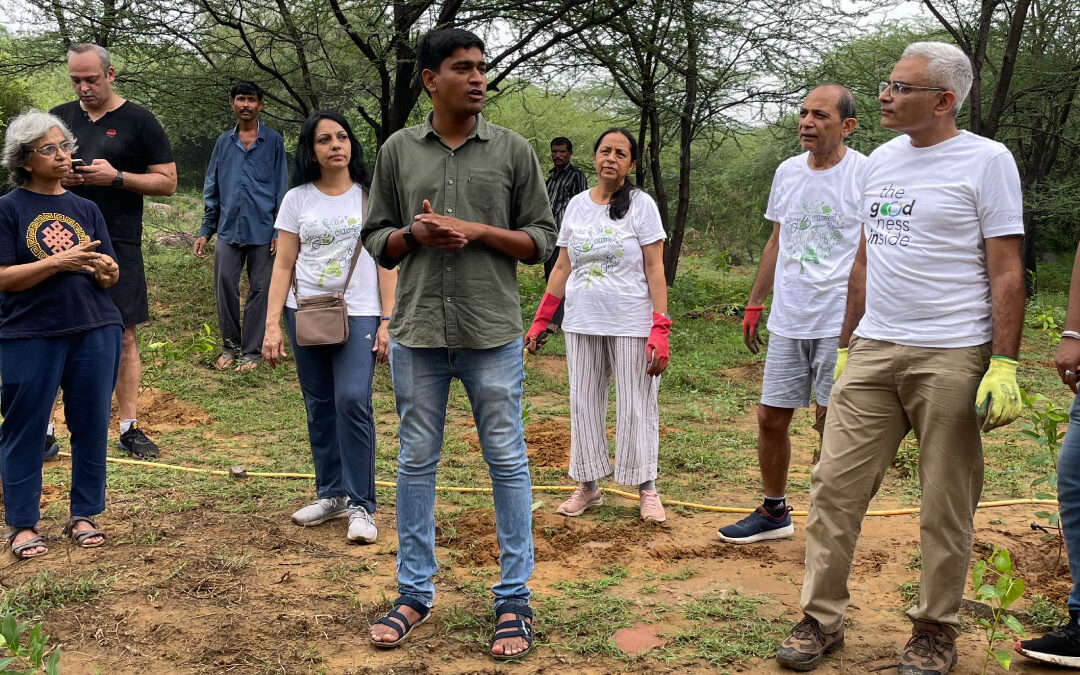 Mr. Ramveer Tanwar addressing the Participants present at Onlygood 3rd Plantation Drive conducted at Aravali